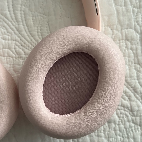 Anker Blush Pink Headphones with Case - Picture 6 of 9